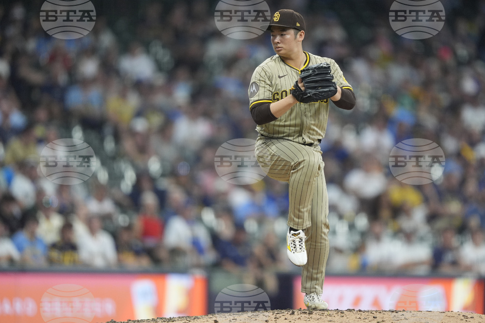 Padres Brewers Baseball