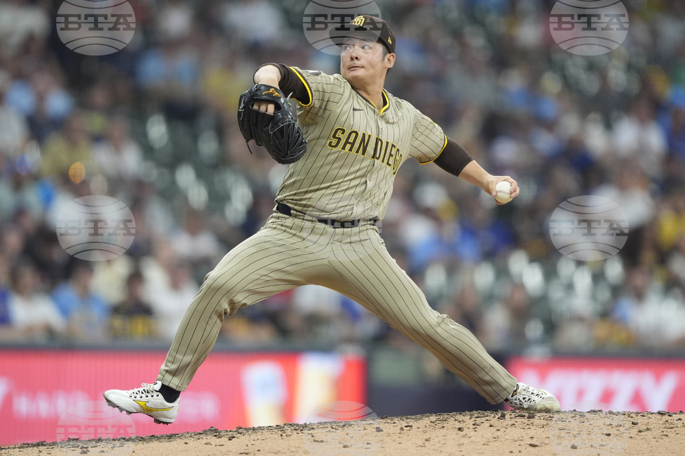 Padres Brewers Baseball