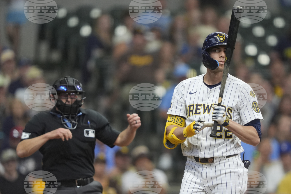 Padres Brewers Baseball