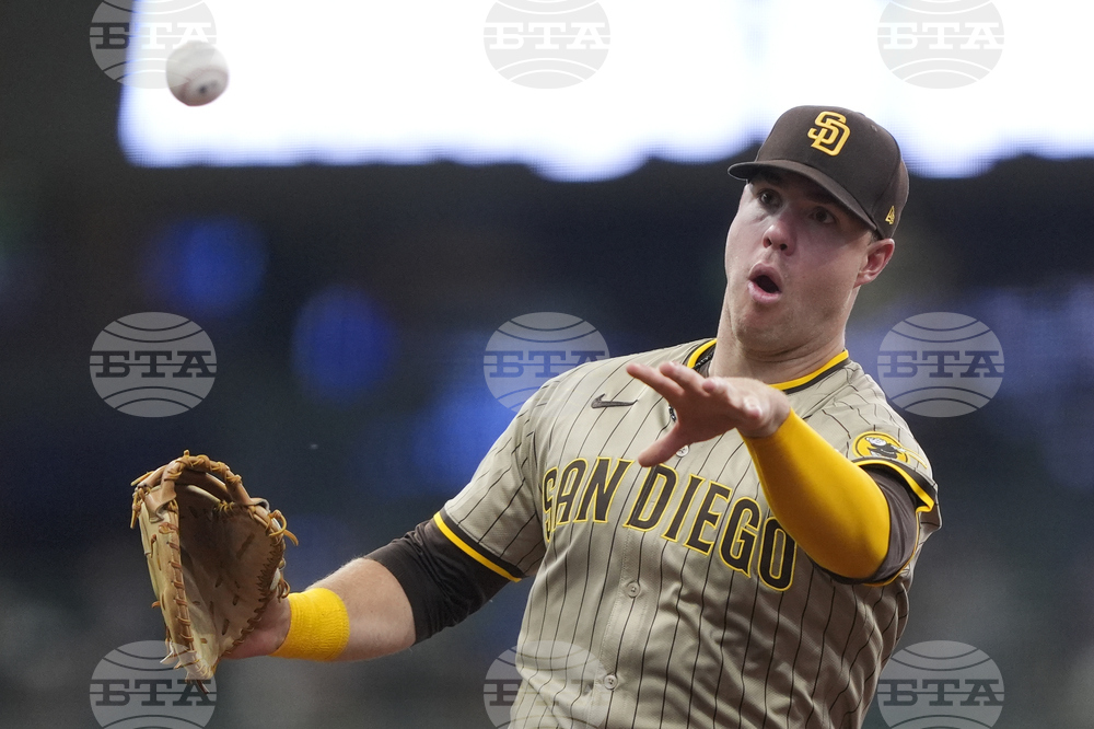 Padres Brewers Baseball
