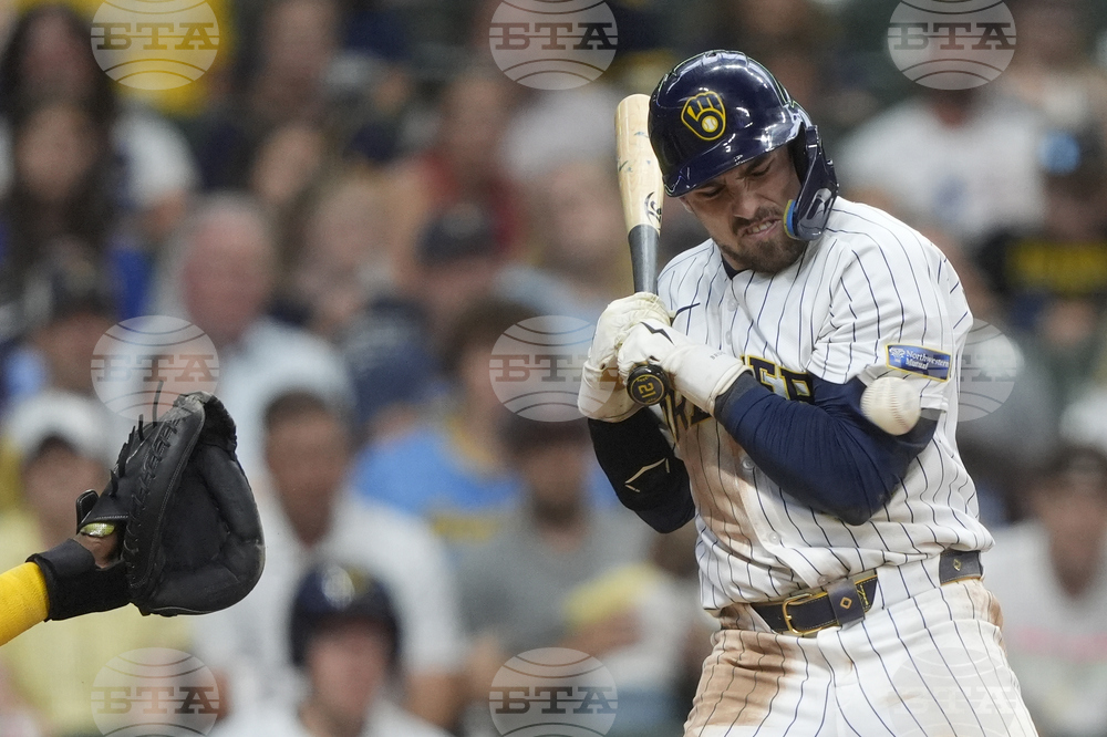 Padres Brewers Baseball