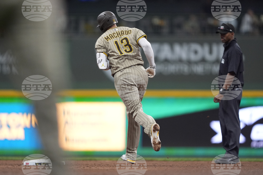 Padres Brewers Baseball