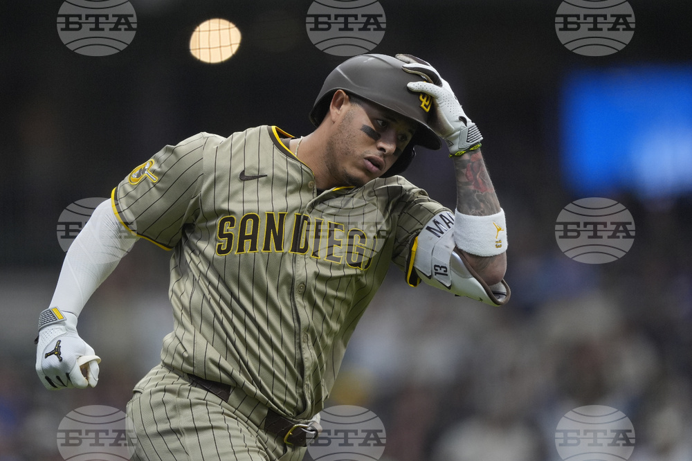 Padres Brewers Baseball