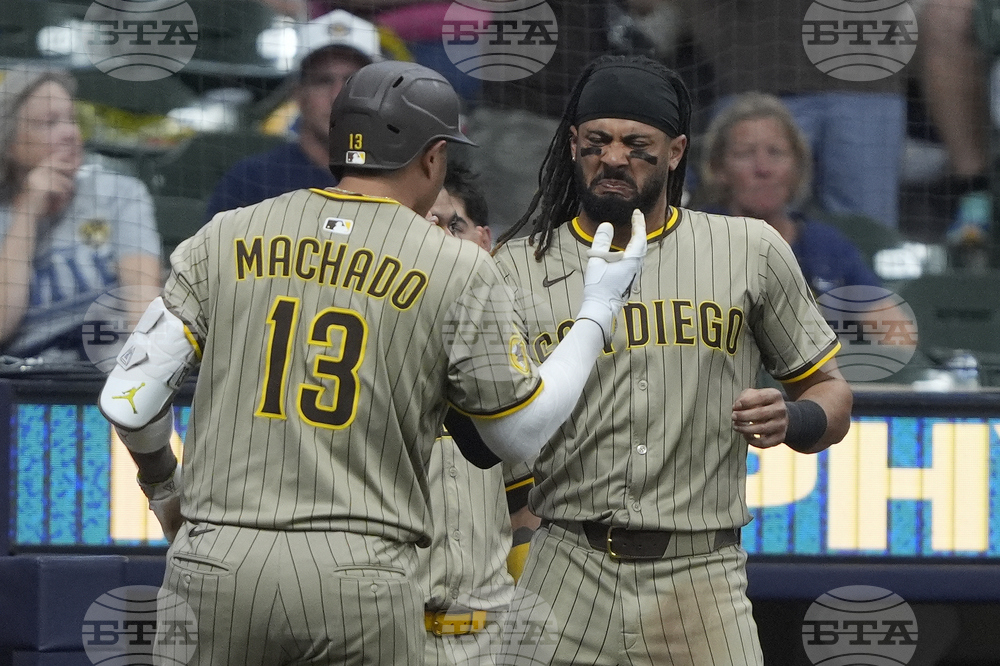 Padres Brewers Baseball