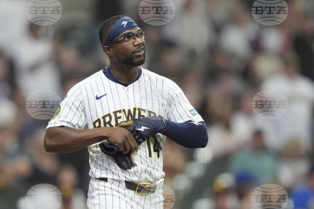 Padres Brewers Baseball