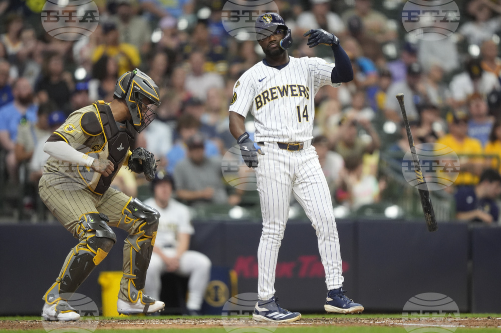 Padres Brewers Baseball