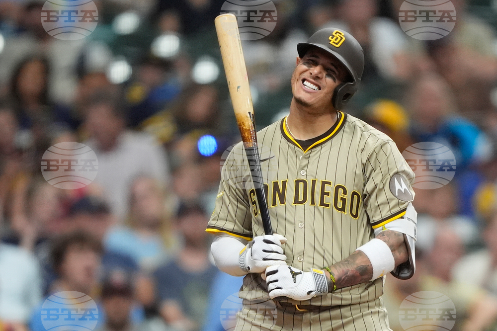Padres Brewers Baseball