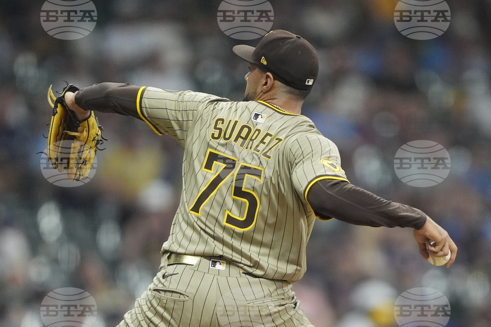 Padres Brewers Baseball