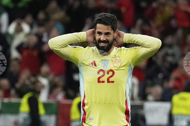 Полузащитникът на Бетис Иско претърпя операция