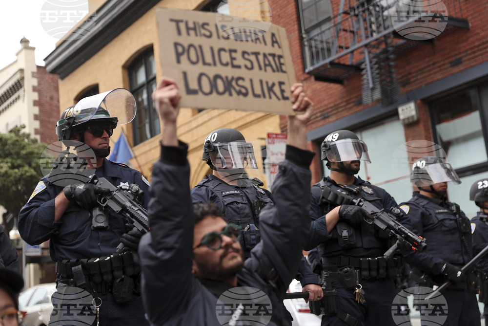 Шейсет души са арестувани по време на протести, прераснали в насилие в Сан Франциско, съобщи полицията