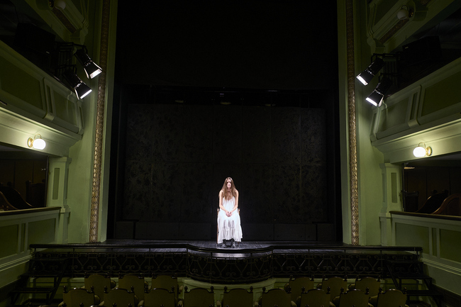 Спектакъл от Черна гора с режисьор Явор Гърдев и постановка за Анна Политковска предлага днес фестивалът „Варненско лято“