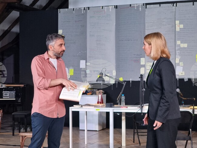 Документалният спектакъл „96%“ на Продромос Циникорис разказа за съдбата на евреите в Солун на сцената на фестивала „Варненско лято“