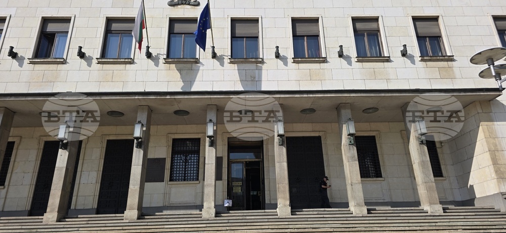 Без опашки от желаещи започна продажбата на медната възпоменателна монета, посветена на 100 години от рождението на Георги Парцалев