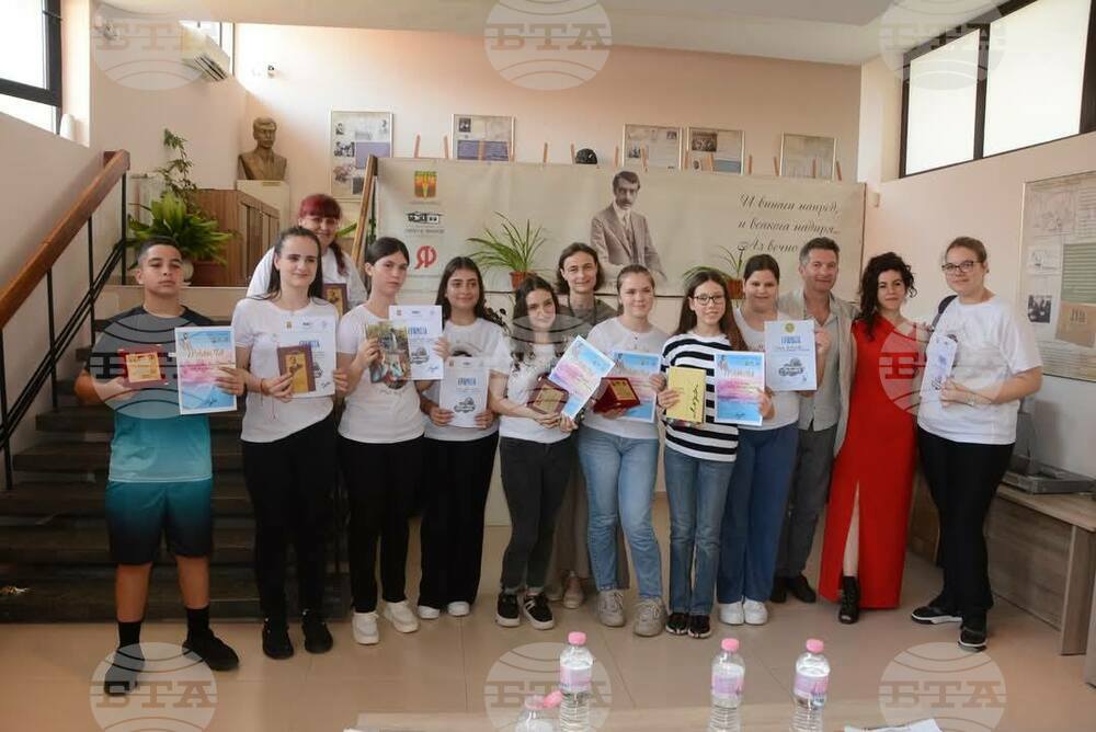 В Чирпан отличиха ученици за рецитиране на стихове на Яворов