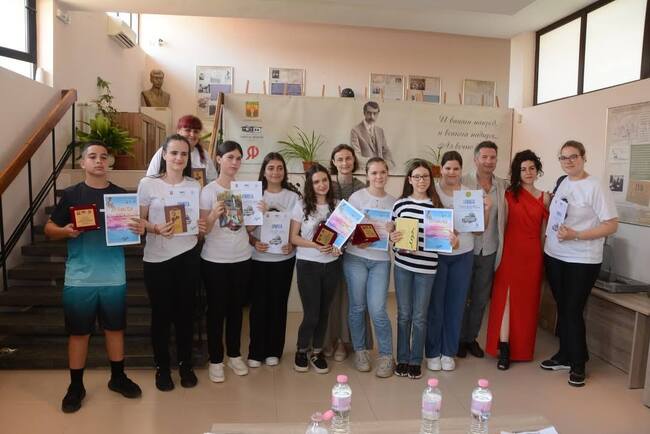 В Чирпан отличиха ученици за рецитиране на стихове на Яворов