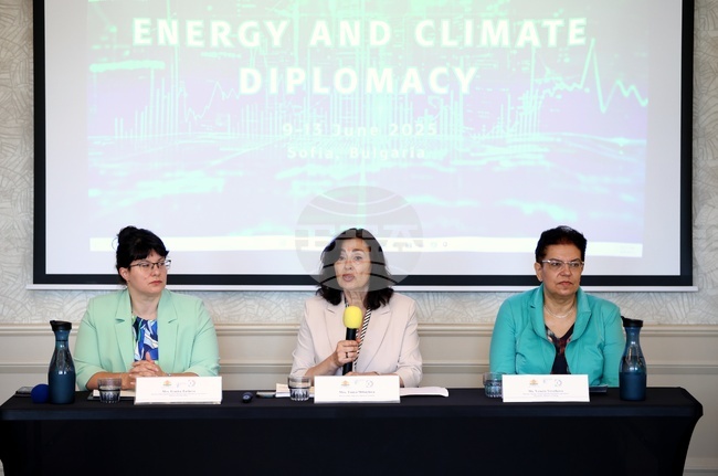 Participants from 18 Countries Take Part in Bulgarian Diplomatic Institute's Seminar on Energy and Climate Diplomacy
