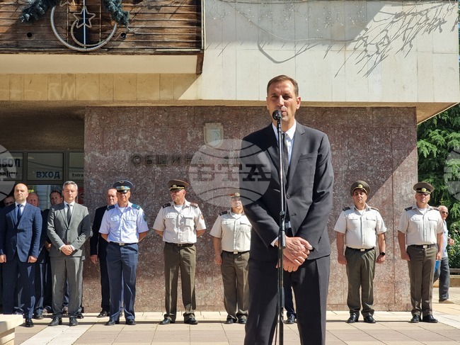 Заедно - това е движещата сила във всичко, което ще продължим да правим, каза кметът Валентин Ревански на празника на Ямбол