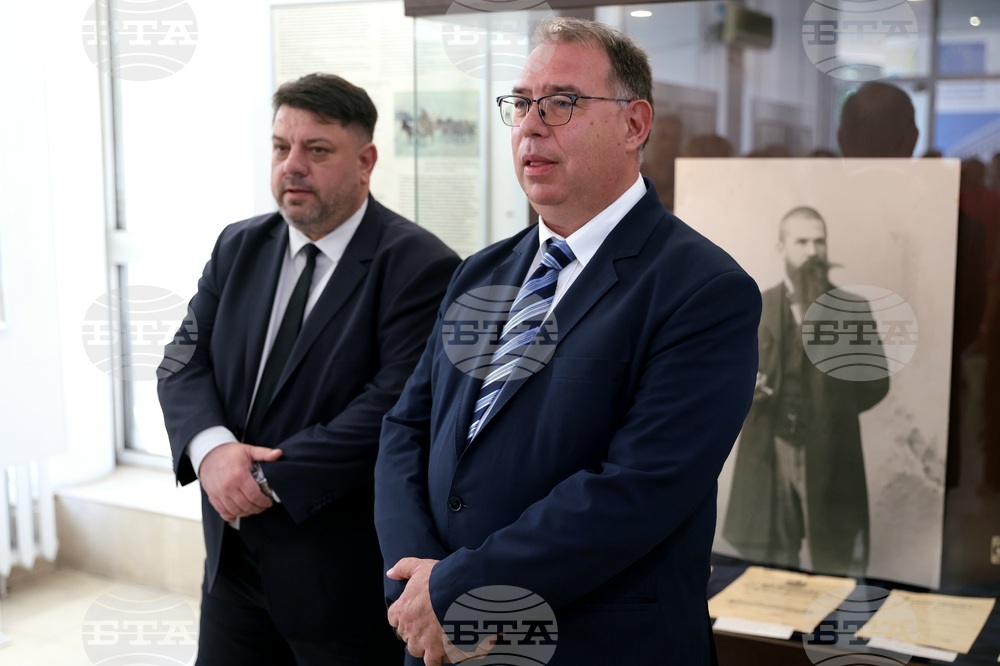 Доц. д-р Михаил Груев пожела на колегите си да останат отдадени на архивистиката - не само като професия, но и като кауза