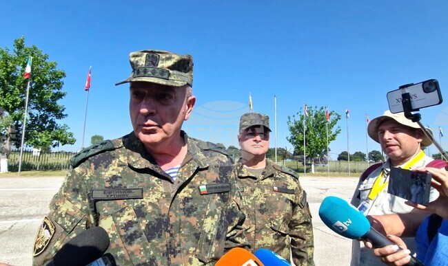 Първото бойно дежурство на F-16 ще бъде поето най-рано през 2026 г., каза адмирал Емил Ефтимов