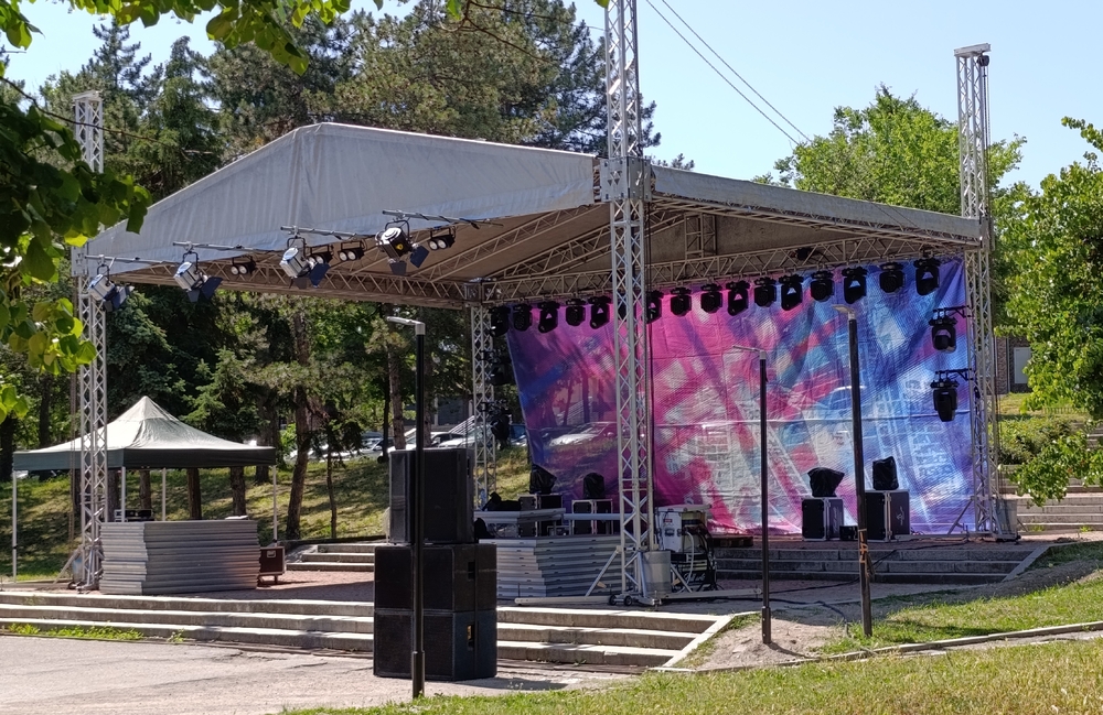 Шумен отбелязва Международния ден на приятелството със Славея Иванова и група Deep Zone Project