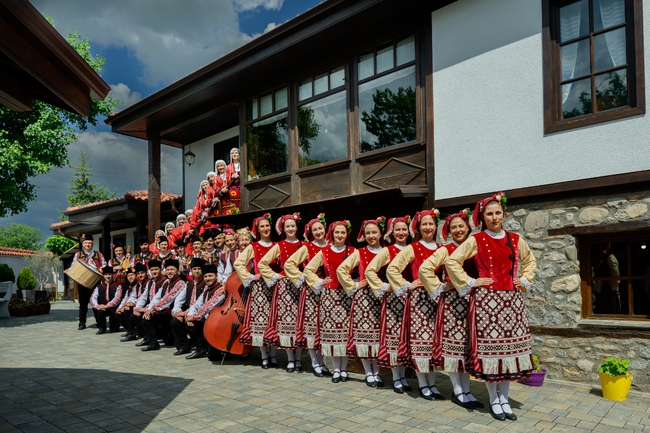 Изложба за 70-годишнината на ансамбъл „Загоре“ ще изпъстри днес алея „Стара Стара Загора“