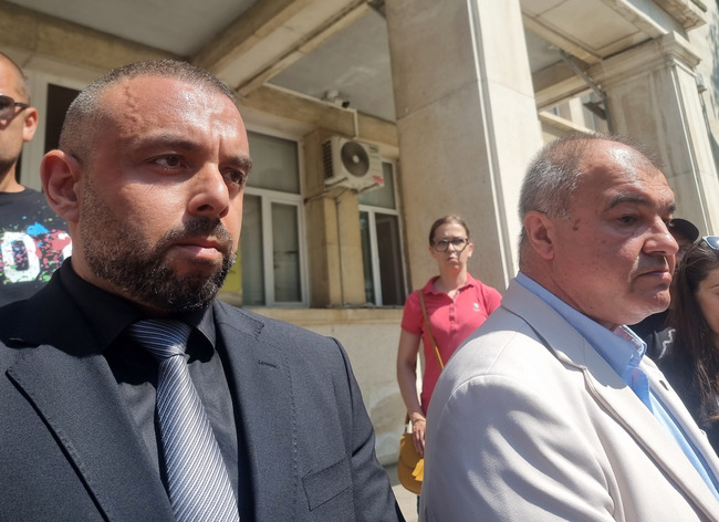 Данните от аутопсията на починал млад мъж във Варна сочат, че няма данни за насилие, каза окръжният прокурор
