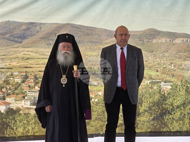 С концертна програма и изложба в Ябланица бе отбелязан празникът на града