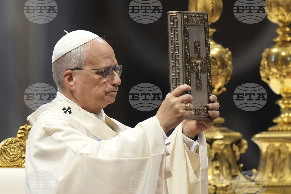 Първата книга на папа Лъв Четиринадесети ще излезе на пазара в САЩ следващата година