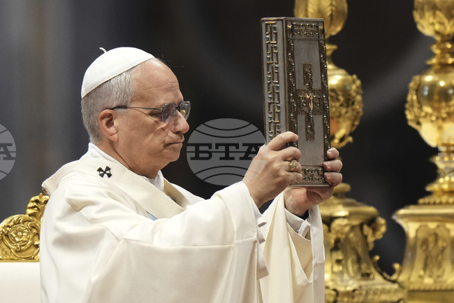 Първата книга на папа Лъв Четиринадесети ще излезе на пазара в САЩ следващата година