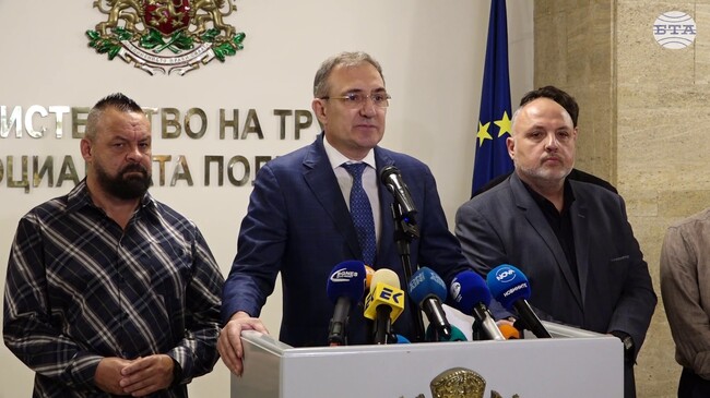 В еднодневните трудови договори ще се вписват само ЕГН и трите имена на работника, заяви министър Борислав Гуцанов