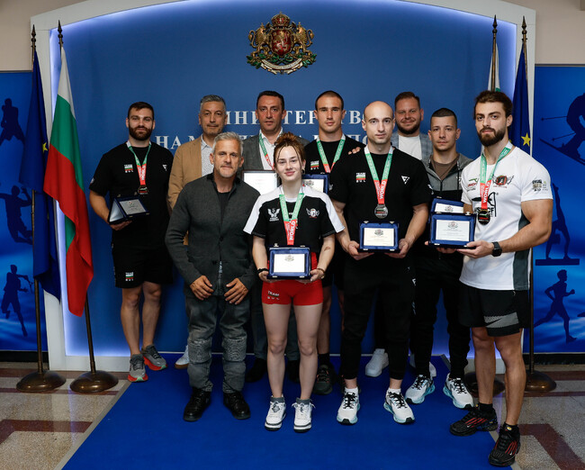 Министър Иван Пешев награди медалистите за България от Световното първенство по калистеника