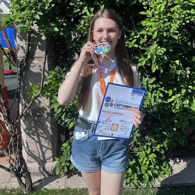 Ученичка от Попово спечели сребърен медал от Национално състезание по информационни технологии, информатика и визуални изкуства