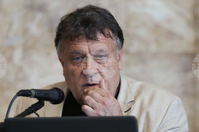 Повишението на таксите е само за платеното обучение и то е заради високата издръжка в професионалните направления, каза проф. Георги Вълчев 