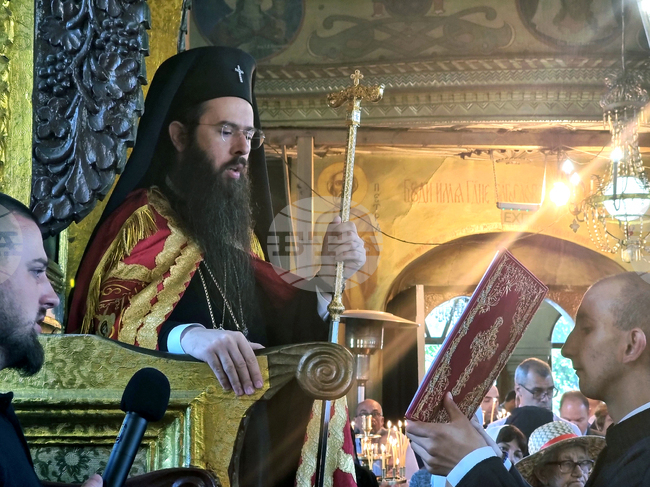 Нека умът ни, сърцето и душата ни станат обиталище на светия Дух, каза в празничната си проповед в Ямбол Сливенският митрополит Арсений