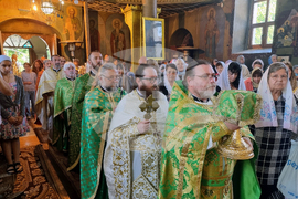 Ямбол - храм „Света Троица” - литургия