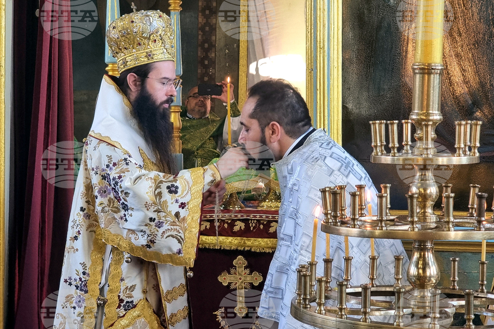Ямбол - храм „Света Троица” - литургия