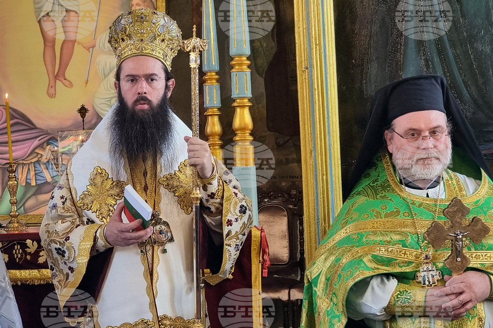 Ямбол - храм „Света Троица” - литургия