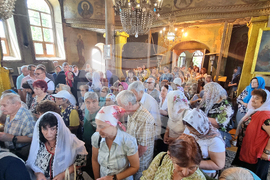 Ямбол - храм „Света Троица” - литургия