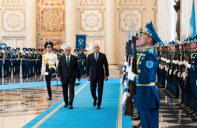 Държавният глава Румен Радев е на официално посещение в Астана по покана на своя казахски колега президента Касъм-Жомарт Токаев