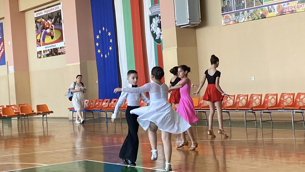 В Сливен се проведе традиционният детски турнир по спортни танци „Млади надежди“