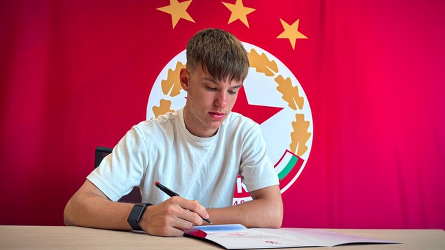 Васил Каймаканов подписа първи професионален договор с ЦСКА