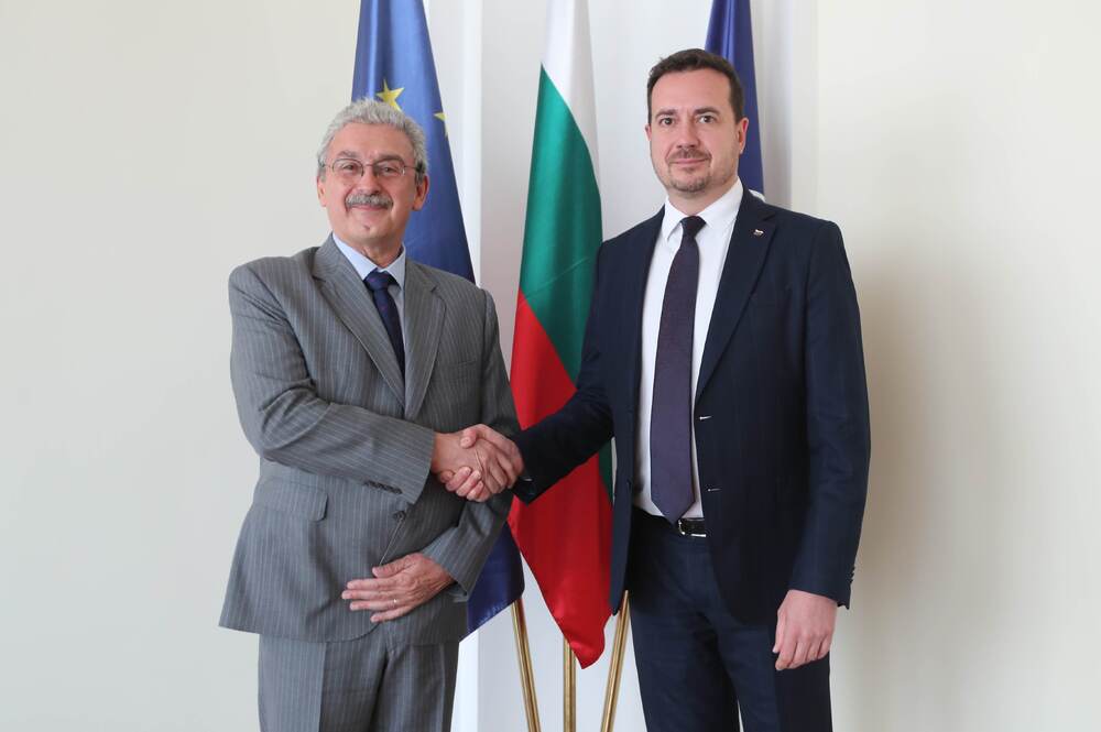 МВнР: Заместник-министър Николай Павлов прие копия от акредитивните писма на новоназначения извънреден и пълномощен посланик на Република Чили в Република България (седалище в Букурещ) Н.Пр. г-н Хулио Браво