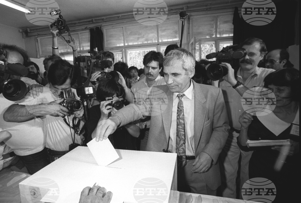 На 10 юни 1990 г. са произведени избори за Седмо Велико народно събрание