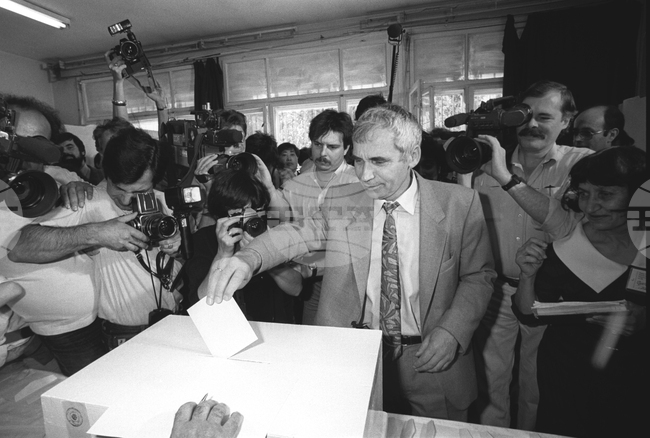 На 10 юни 1990 г. са произведени избори за Седмо Велико народно събрание