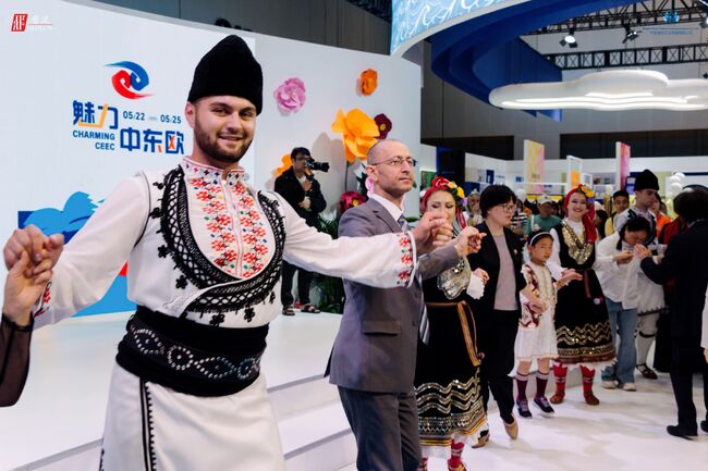 Българската азбука и култура бяха представени в китайския град Нинбо в рамките на международно изложение