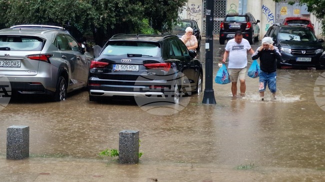 Силна буря в Букурещ наруши въздушния трафик и създаде хаос в града