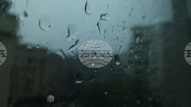 Лошо време с дъжд, сняг и смерч обхвана Румъния; на места има опасност от наводнения