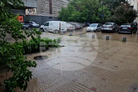 Румъния - Букурещ - буря