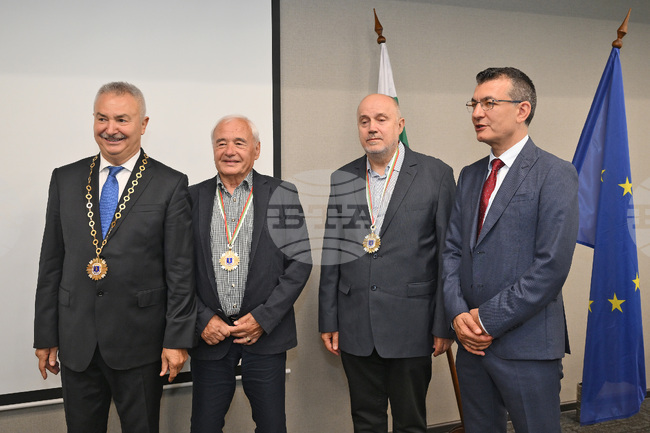 Хореографът Първан Първанов и художникът Николай Пенков получиха Почетния знак на Община Монтана