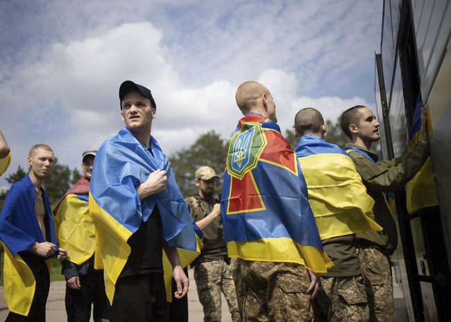 Службата за сигурност на Украйна публикува кадри от размяната на военнопленници между Русия и Украйна